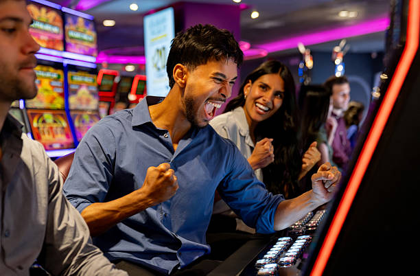 omtoto Wild West Gold slot game interface showing five reels and paylines